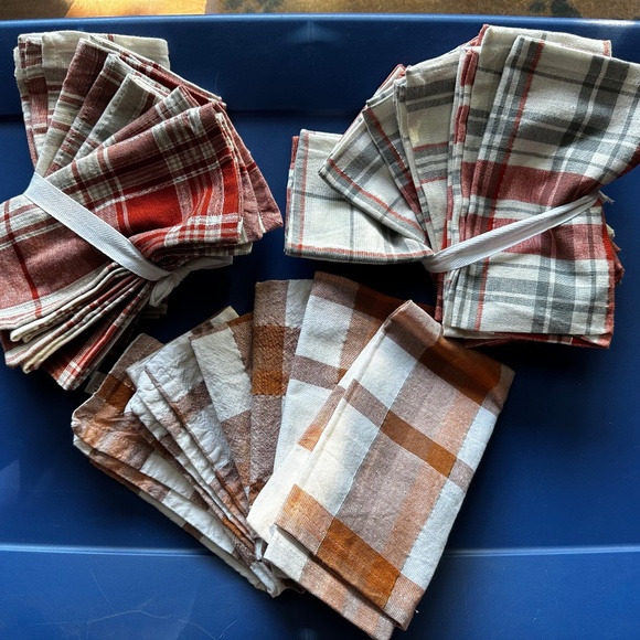 Lot of Fall Farmhouse Napkins from HomeGoods - Picture 1 of 1